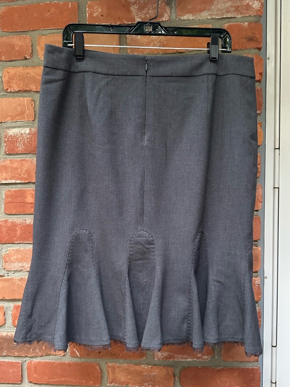 Tahari Women’s Size 12 Gray Pencil Skirt Flare Pleats Knee Length Lined - Picture 2 of 7